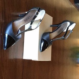 Moda size 10 black leather hills with patent points